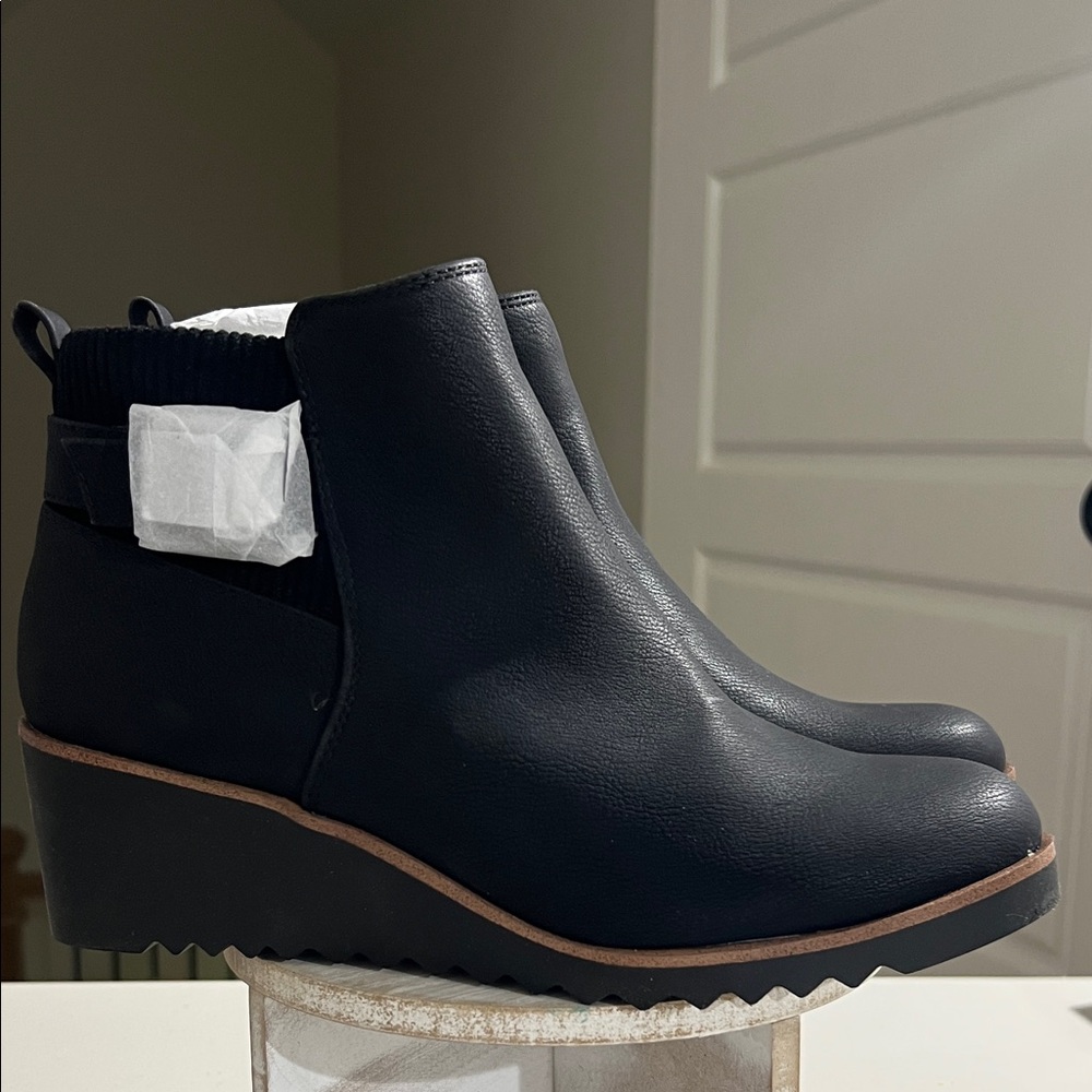 Life Stride Black Ankle Boots